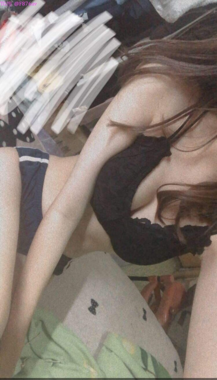 Làm tình cô bé em 2k2 tướng dâm săn chắc