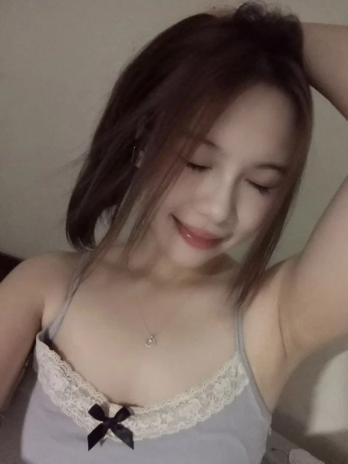 Người chồng thất nghiệp, Cô vợ mệt mõi vì phải đi làm rơi vào cám dỗ của bạn thân chồng