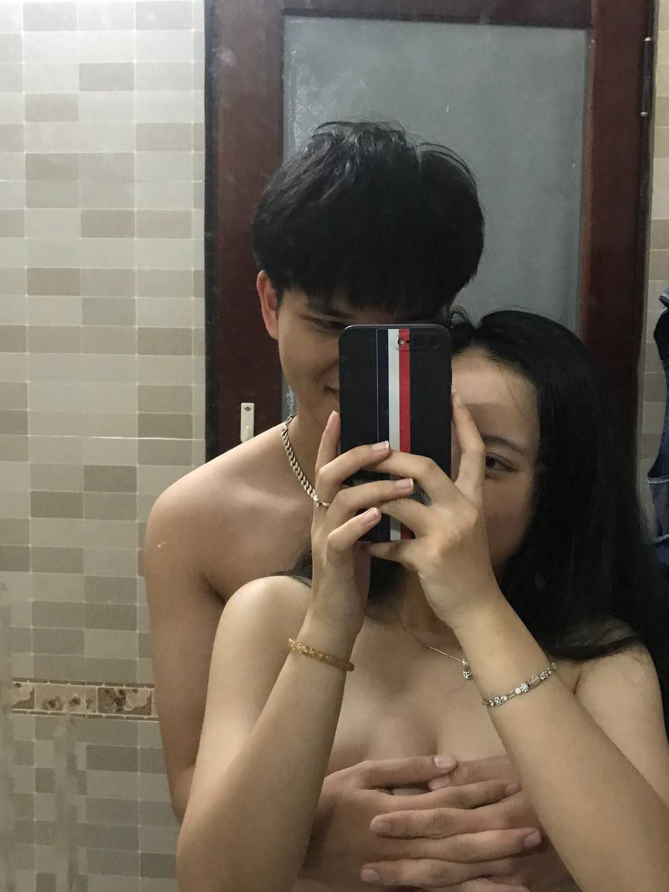 Tuyển tập đụ Cô vợ bạn bên cạnh bạn đang ngủ